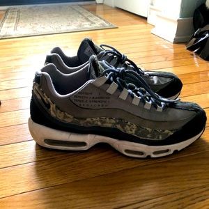 MENS NIKE AIR MAX 95 SE STONE CAMO SZ 10